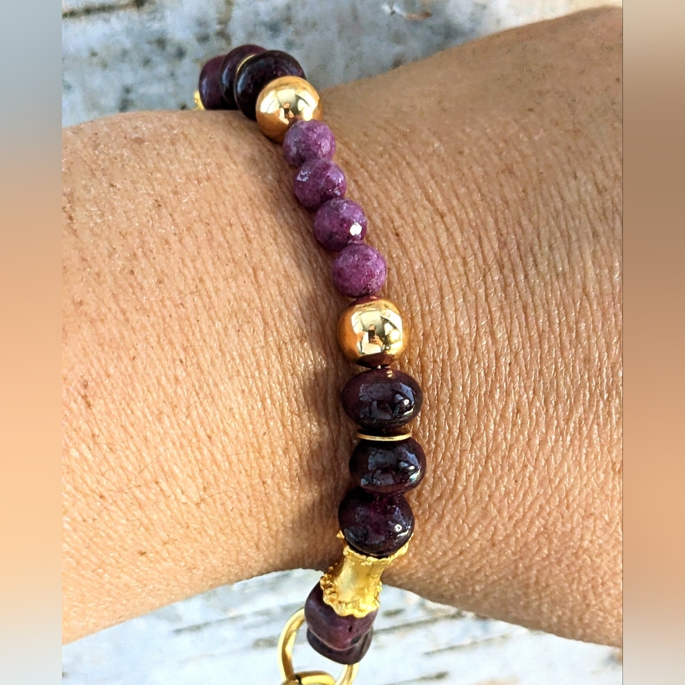 Natural Red Ruby Bead & Red Jade Bracelet In Gold Plated - Picture 6 of 8